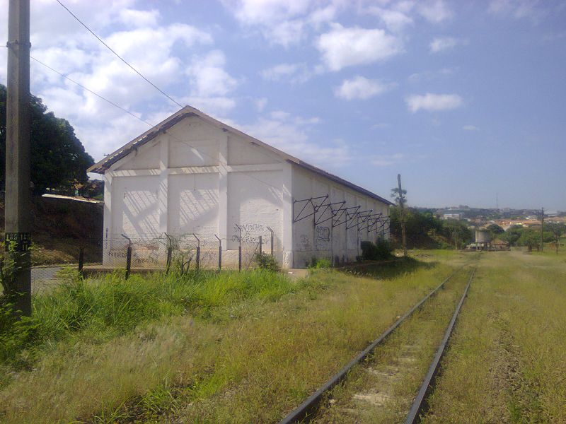 Arquivo:Armazém ferroviário desativado.jpg