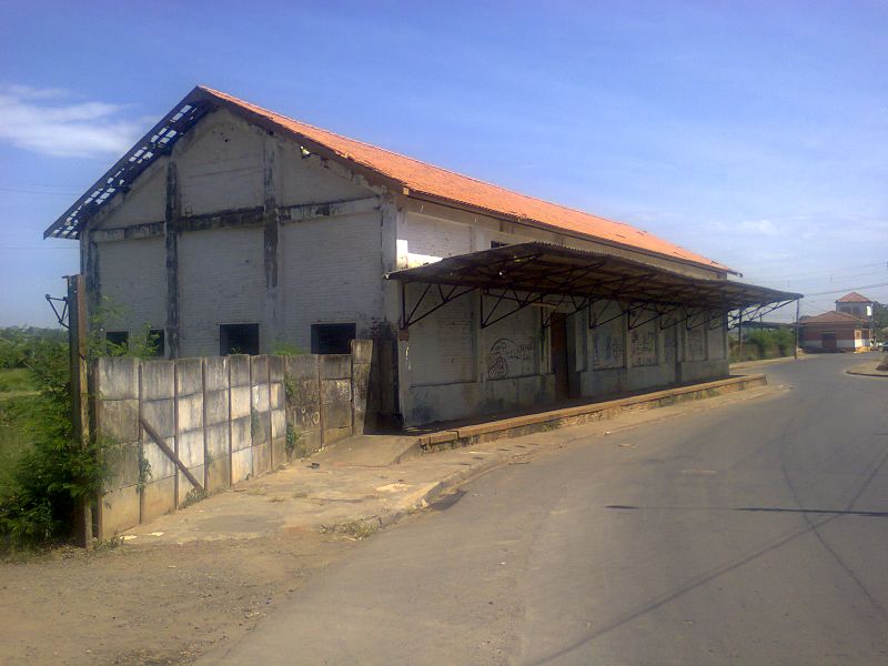 Arquivo:Armazém ferroviário desativado (frente).jpg