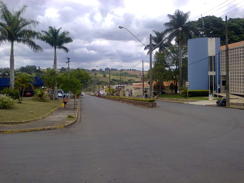 Arquivo:Avenida Prefeito Hemelindo Pillon.jpg